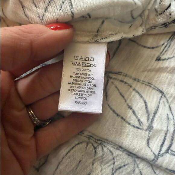 Cynthia Rowley 2X White and Black Floral 100% Cotton V Neck T shirt - Picture 5 of 8